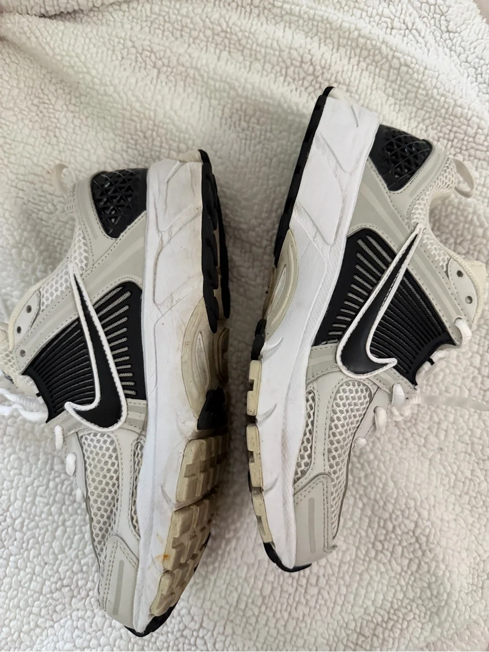 USED Nike Vomero 5’s